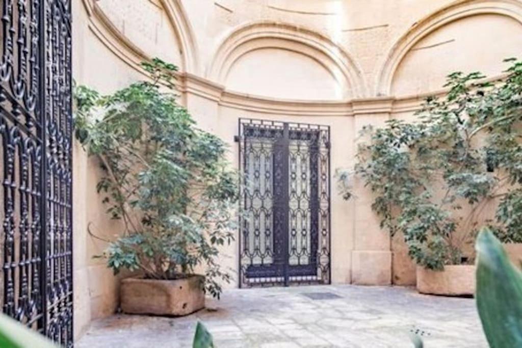 Casa Vacanze De Mari Lecce Exterior foto
